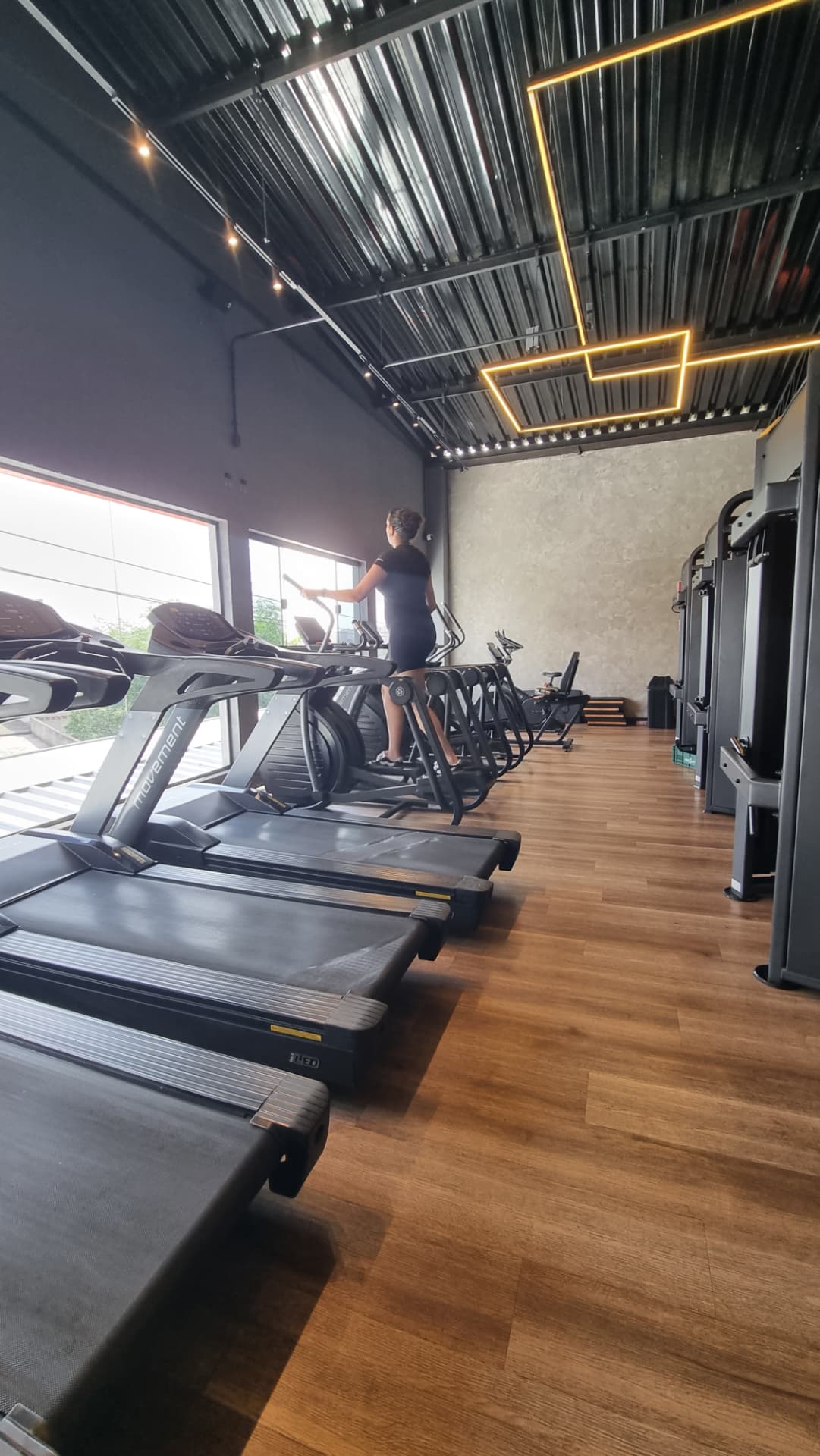 Elípticos e bikes na área de cardio da RA Novo Horizonte